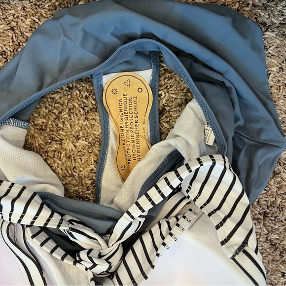 One Piece Swim Suit Cut Out Medium - Picture 7 of 7